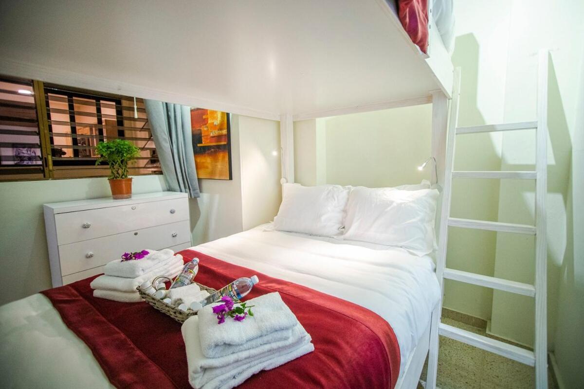 Open Space Concept That Allows For Multiple Places To Hang Out Apartment San Salvador